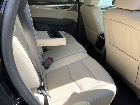 Used 2022 Cadillac XT5 Premium Luxury FWD image 9