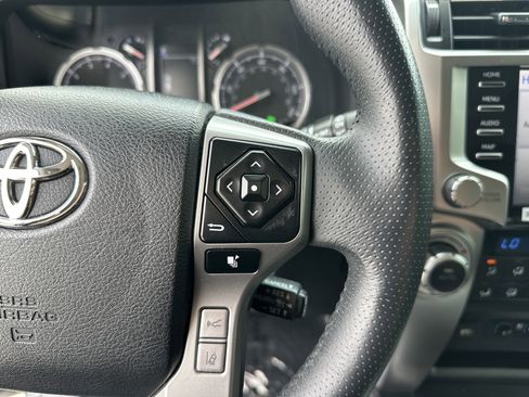 Used 2022 Toyota 4Runner Limited AWD/4WD image 39