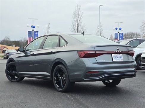 New 2026 Volkswagen Jetta SE image 9