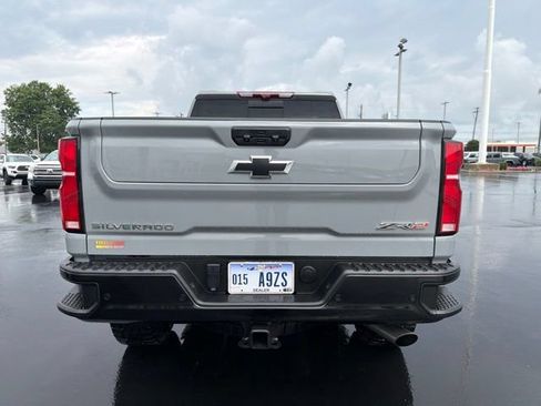 Used 2024 Chevrolet Silverado 2500 ZR2 w/ Technology Package AWD/4WD image 7
