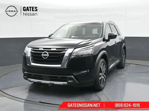 Used 2025 Nissan Pathfinder Platinum AWD/4WD image 6