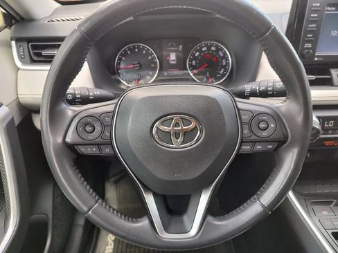 Used 2020 Toyota RAV4 XLE Premium FWD image 11