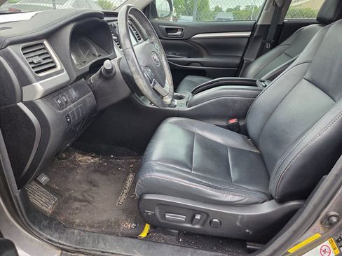 Used 2018 Toyota Highlander XLE FWD image 4