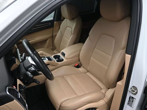Certified 2022 Porsche Cayenne S Platinum AWD/4WD image 8