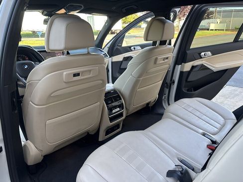 Used 2021 BMW X7 xDrive40i w/ Premium Package AWD/4WD image 28