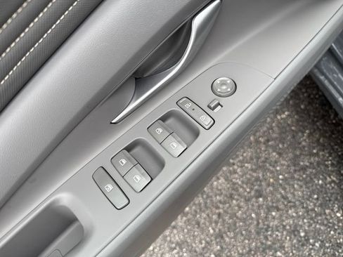 Certified 2025 Hyundai Elantra Sport image 11