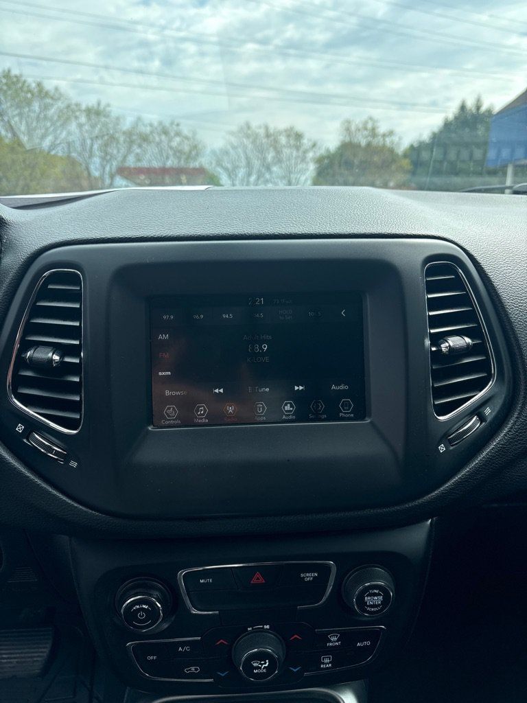 Used 2020 Jeep Compass Latitude w/ Cold Weather Group AWD/4WD image 17