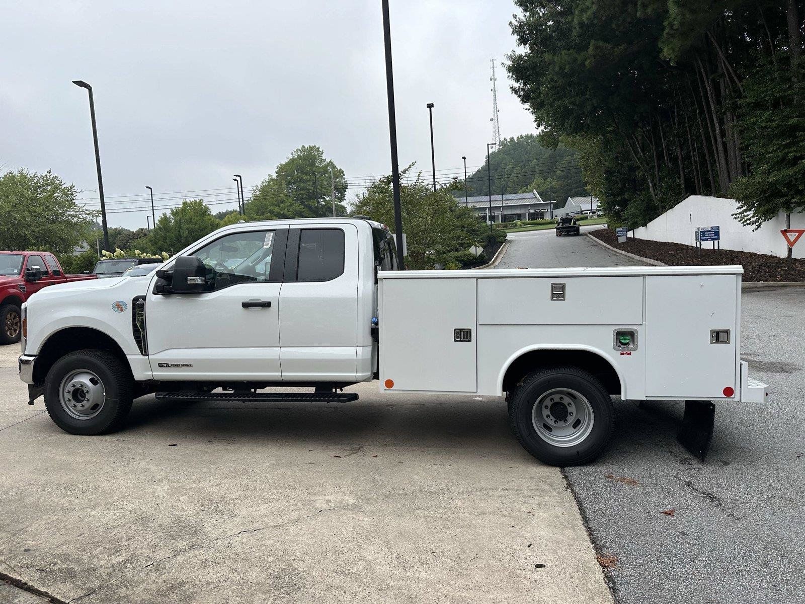 New 2025 Ford F350 XL w/ XL Chrome Package AWD/4WD image 4