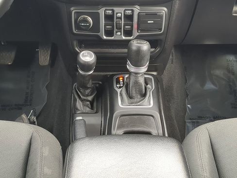 Used 2018 Jeep Wrangler Unlimited Sport S image 19