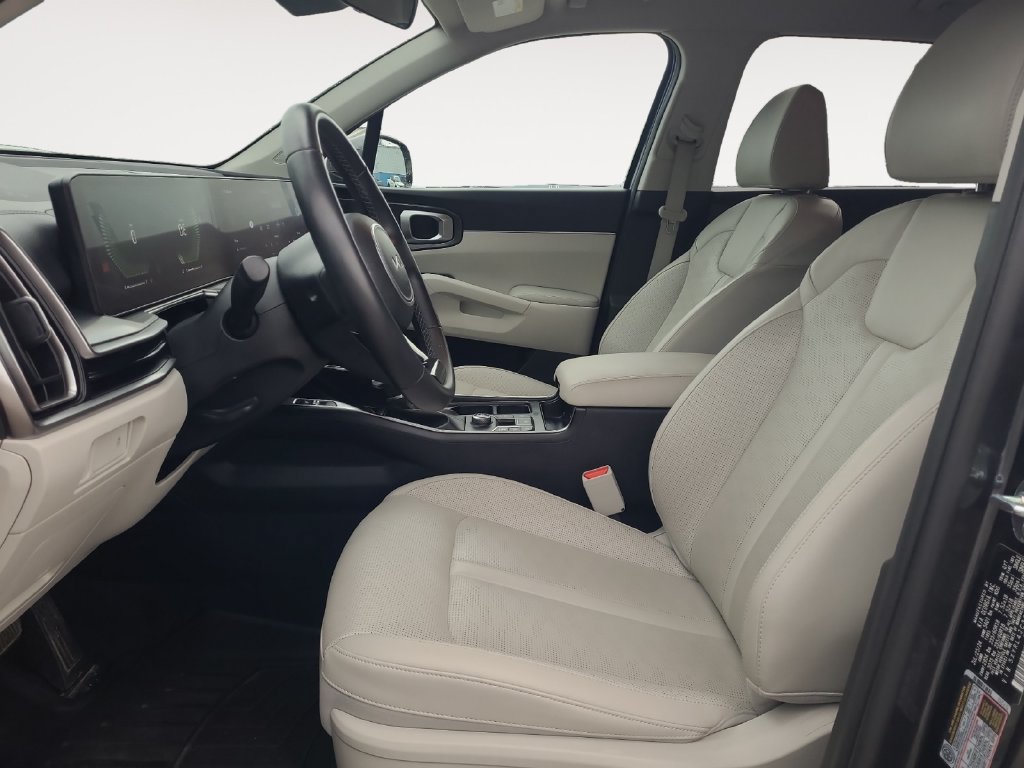 Used 2025 Kia Sorento S FWD image 9