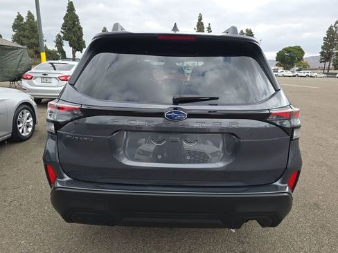 Used 2025 Subaru Forester Premium AWD/4WD image 5