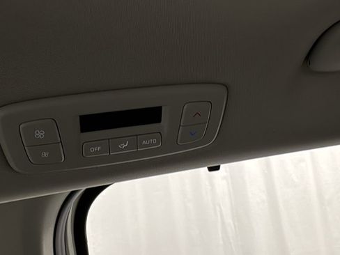 New 2026 Kia Carnival EX FWD image 40