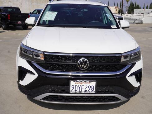 Used 2023 Volkswagen Taos SE image 3