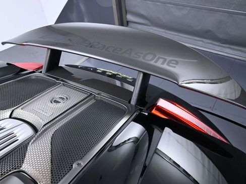 Used 2015 Porsche 918 Spyder AWD/4WD image 32