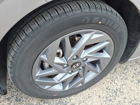 Used 2024 Hyundai Elantra SEL image 9
