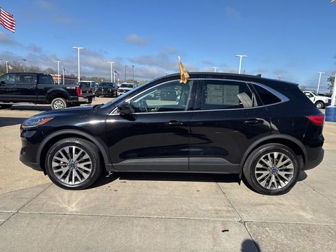 Certified 2022 Ford Escape Titanium w/ Class II Trailer Tow Package image 3