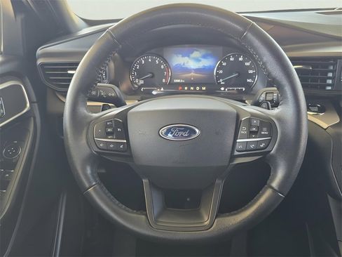 Used 2020 Ford Explorer XLT image 44