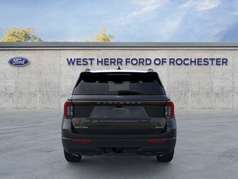 Used 2026 Ford Explorer Active AWD/4WD image 6