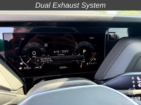 Used 2025 GMC Yukon Denali w/ Sun & Power Step Package AWD/4WD image 12