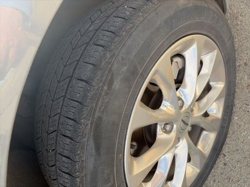 Used 2021 Chrysler Pacifica Touring-L image 5