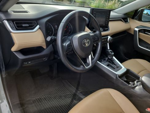 Used 2021 Toyota RAV4 XLE Premium FWD image 20