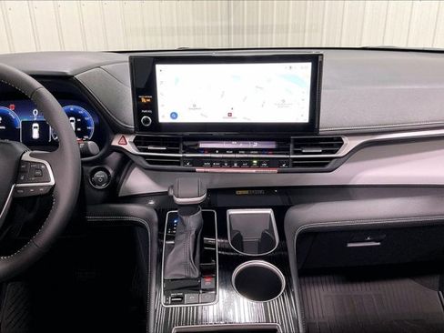 Used 2026 Toyota Sienna XSE AWD/4WD image 6