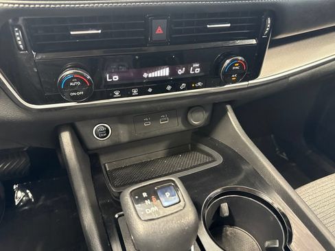 Used 2022 Nissan Rogue SV FWD image 19