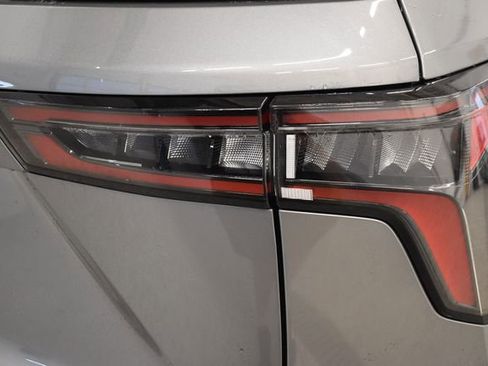 Used 2025 Chevrolet Equinox LT AWD/4WD image 12