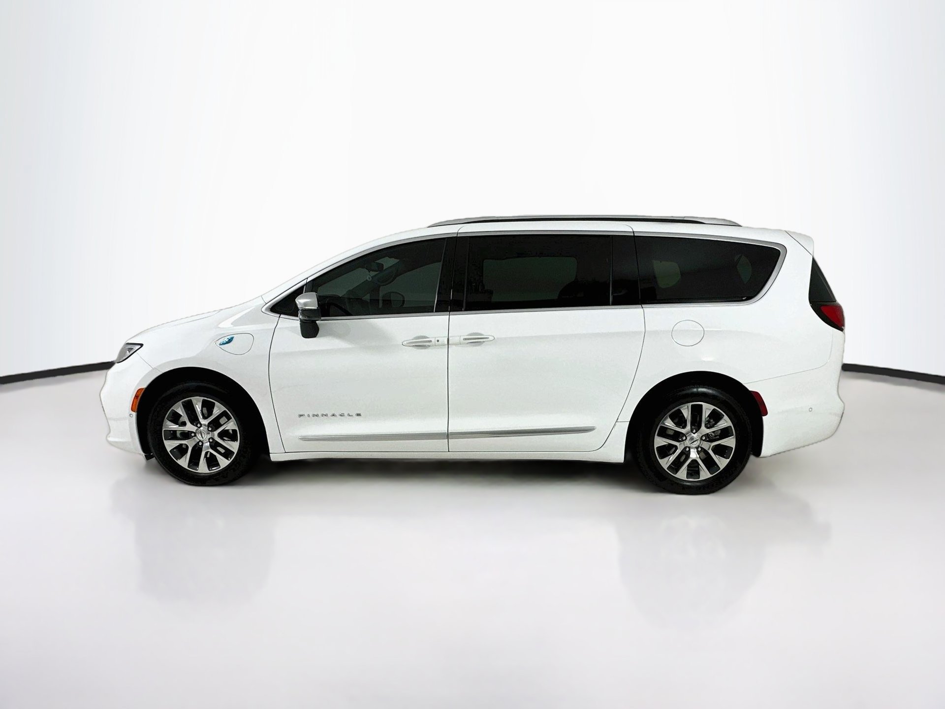 Used 2023 Chrysler Pacifica Pinnacle FWD image 5