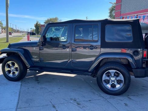 Used 2017 Jeep Wrangler Unlimited Sahara w/ Connectivity Group image 9