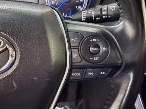 Used 2021 Toyota Venza LE AWD/4WD image 15
