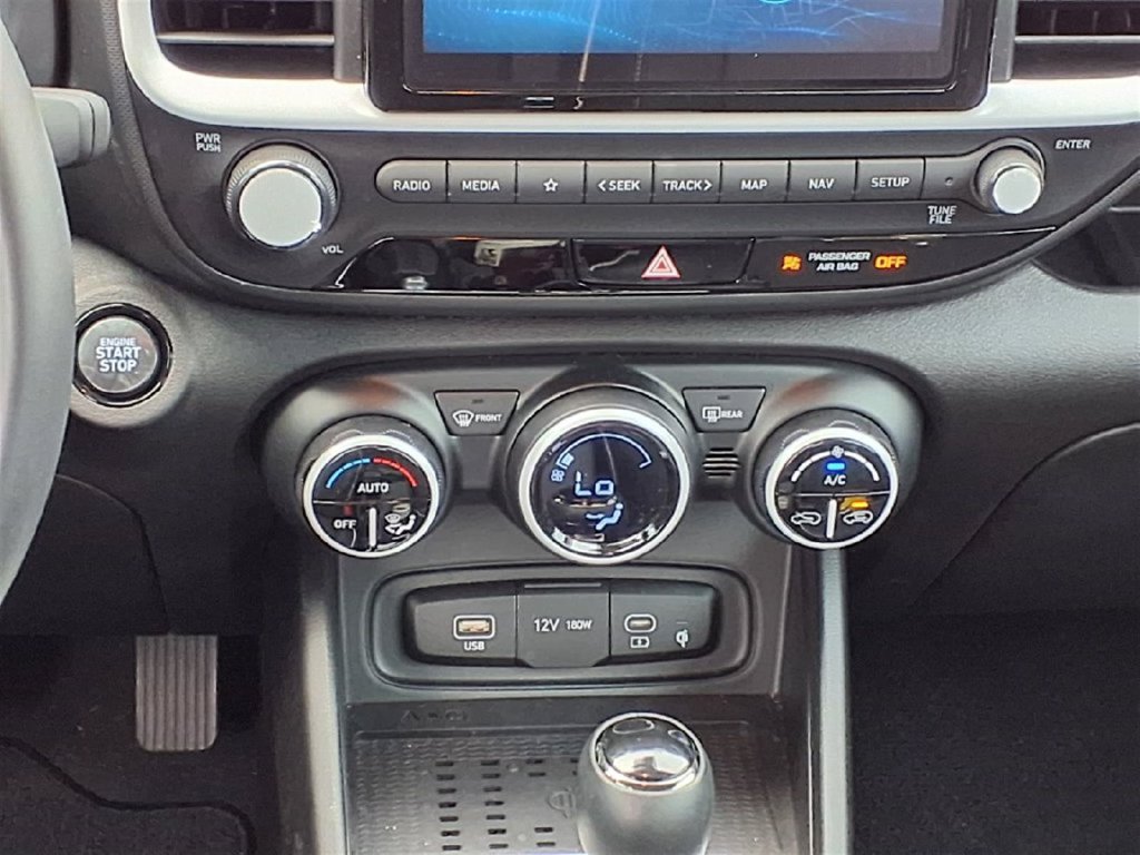 Used 2025 Hyundai Venue Limited FWD image 15