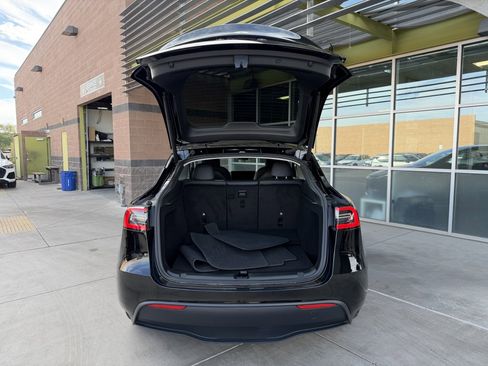 Used 2024 Tesla Model Y 2WD image 35