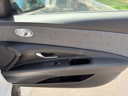 New 2026 Hyundai Elantra Limited FWD image 15