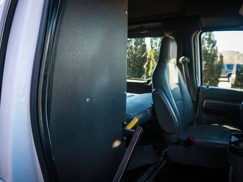 Used 2014 Ford E-250 and Econoline 250 Extended w/ Power Group image 31