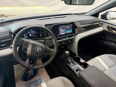 Used 2025 Toyota Camry SE w/ Convenience Package FWD image 10