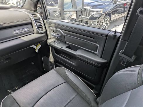 New 2026 RAM 2500 Laramie AWD/4WD image 17