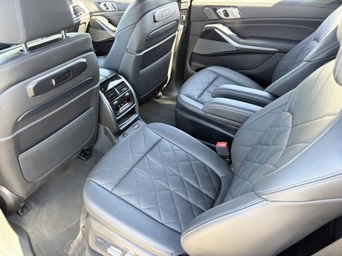 Used 2023 BMW X7 xDrive40i w/ M Sport Package AWD/4WD image 25