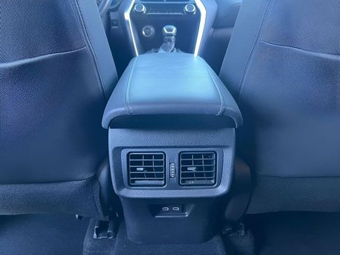 Used 2024 Toyota Venza LE image 24