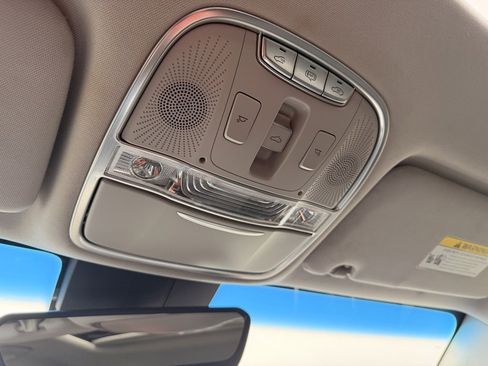 Used 2020 Kia K900 Luxury image 23