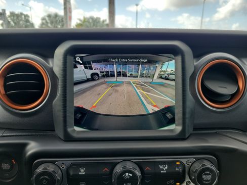 Used 2022 Jeep Gladiator Mojave w/ LED Lighting Group AWD/4WD image 11