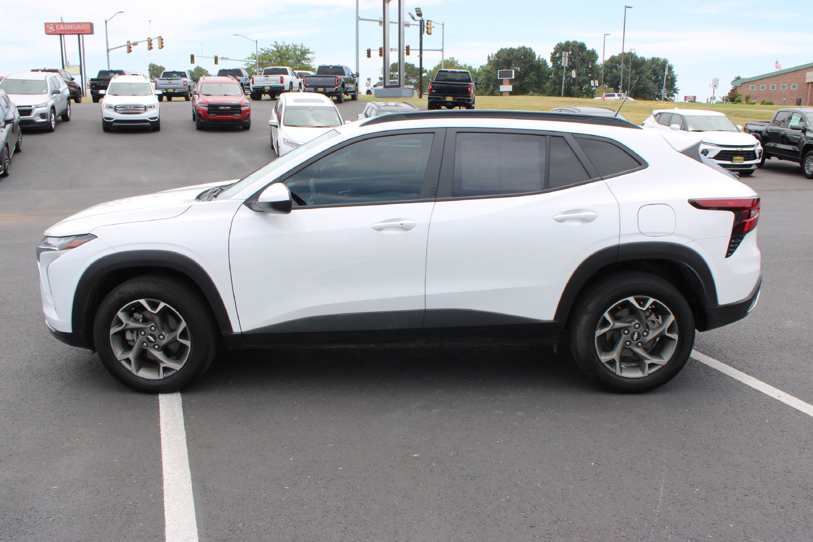 Used 2024 Chevrolet Trax LT w/ Driver Confidence Package FWD image 5