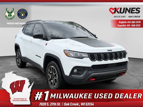 Used 2025 Jeep Compass Trailhawk AWD/4WD image 1