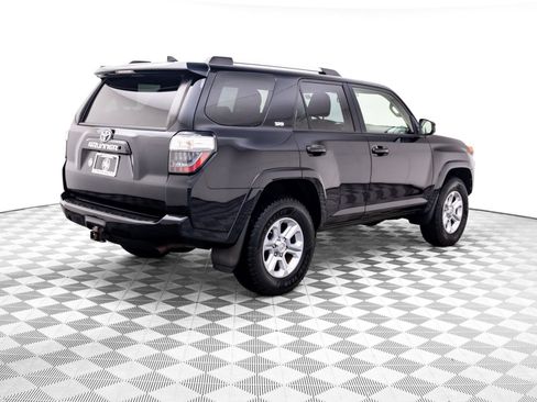 Used 2019 Toyota 4Runner SR5 AWD/4WD image 5