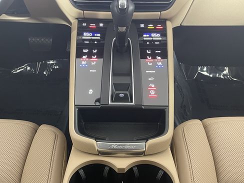Used 2025 Porsche Macan image 20