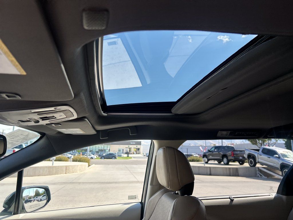Certified 2022 Toyota Sienna Limited AWD/4WD image 17