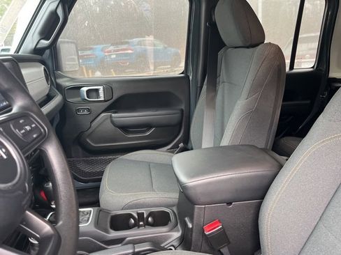 Used 2025 Jeep Wrangler Sport image 10