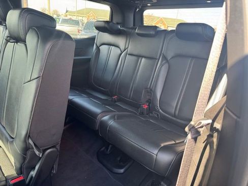 Used 2023 Jeep Wagoneer 4WD w/ HD Trailer Tow Package image 7