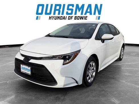 Used 2024 Toyota Corolla LE image 2