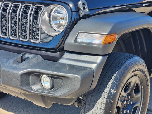 Used 2025 Jeep Wrangler Sport AWD/4WD image 9